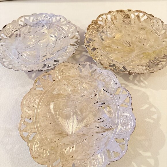 VINTAGE SILVERPLATE FOOTED NUT / CANDY DISHES SET OF 3 PIERCED FLORAL DESIGN - Picture 2 of 6